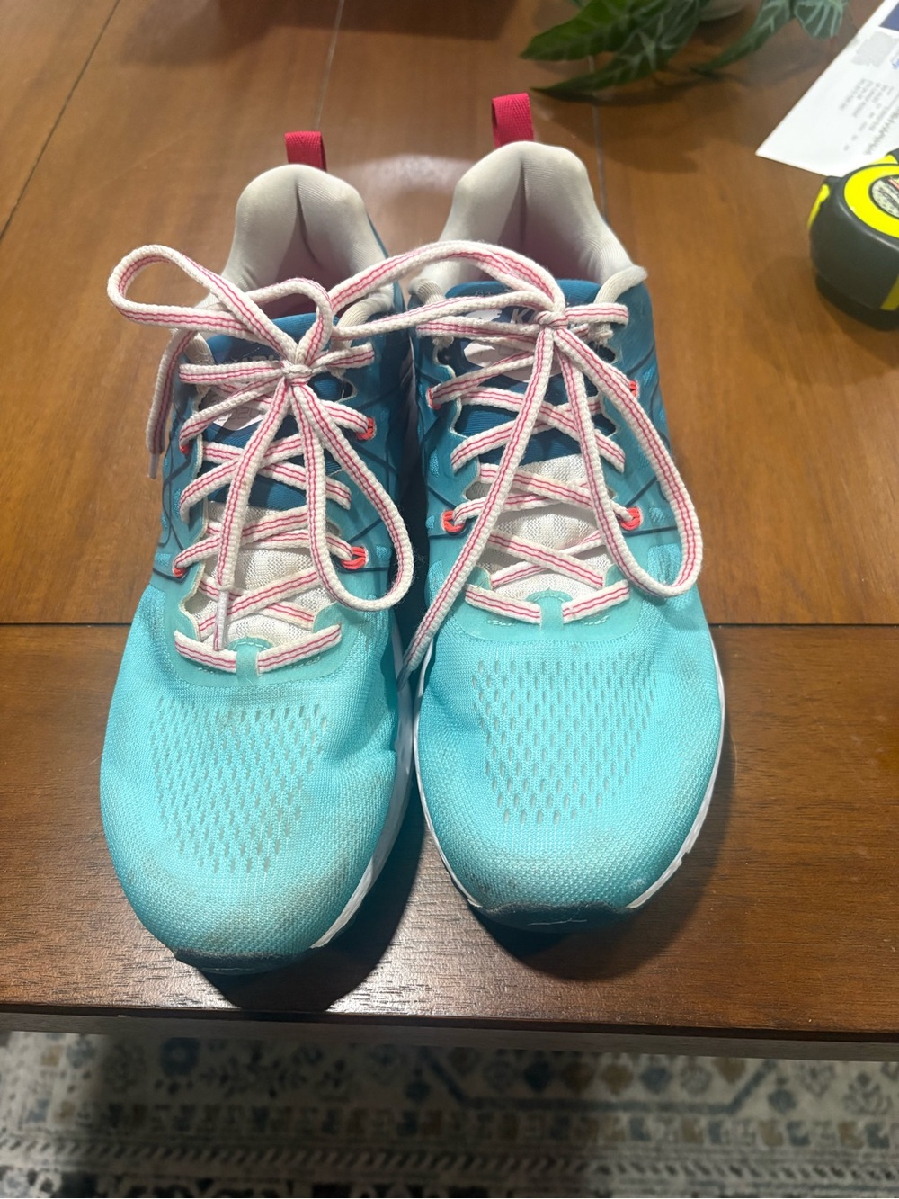 Women's Athletic Running Shoes in Turquoise with Pink Accents